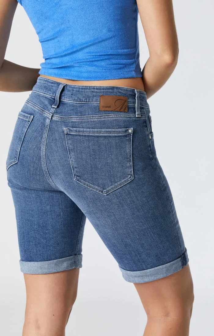 ALEXIS SHORTS IN LIGHT ORGANIC BLUE