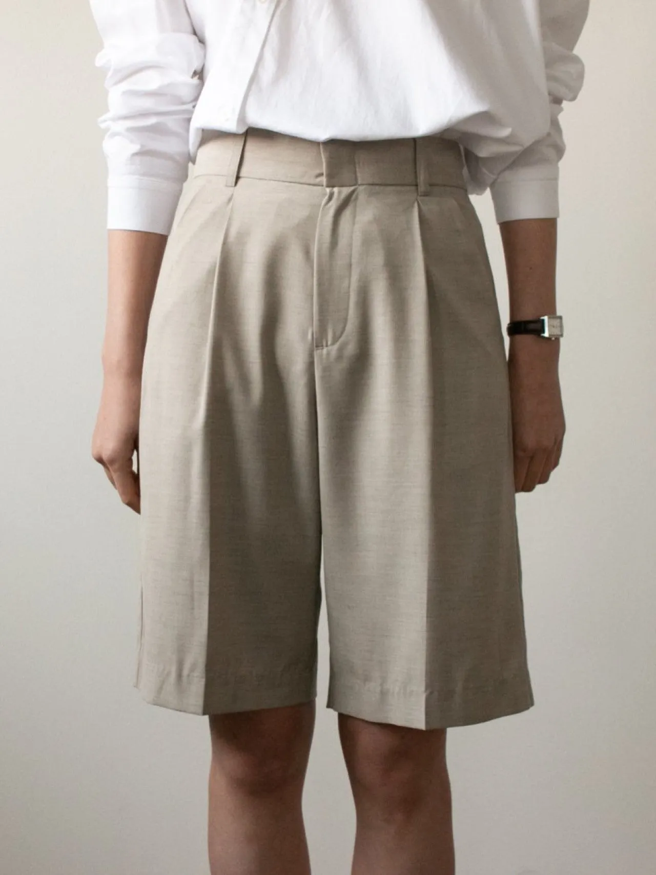 SUMMER WOOL BERMUDA SHORTS