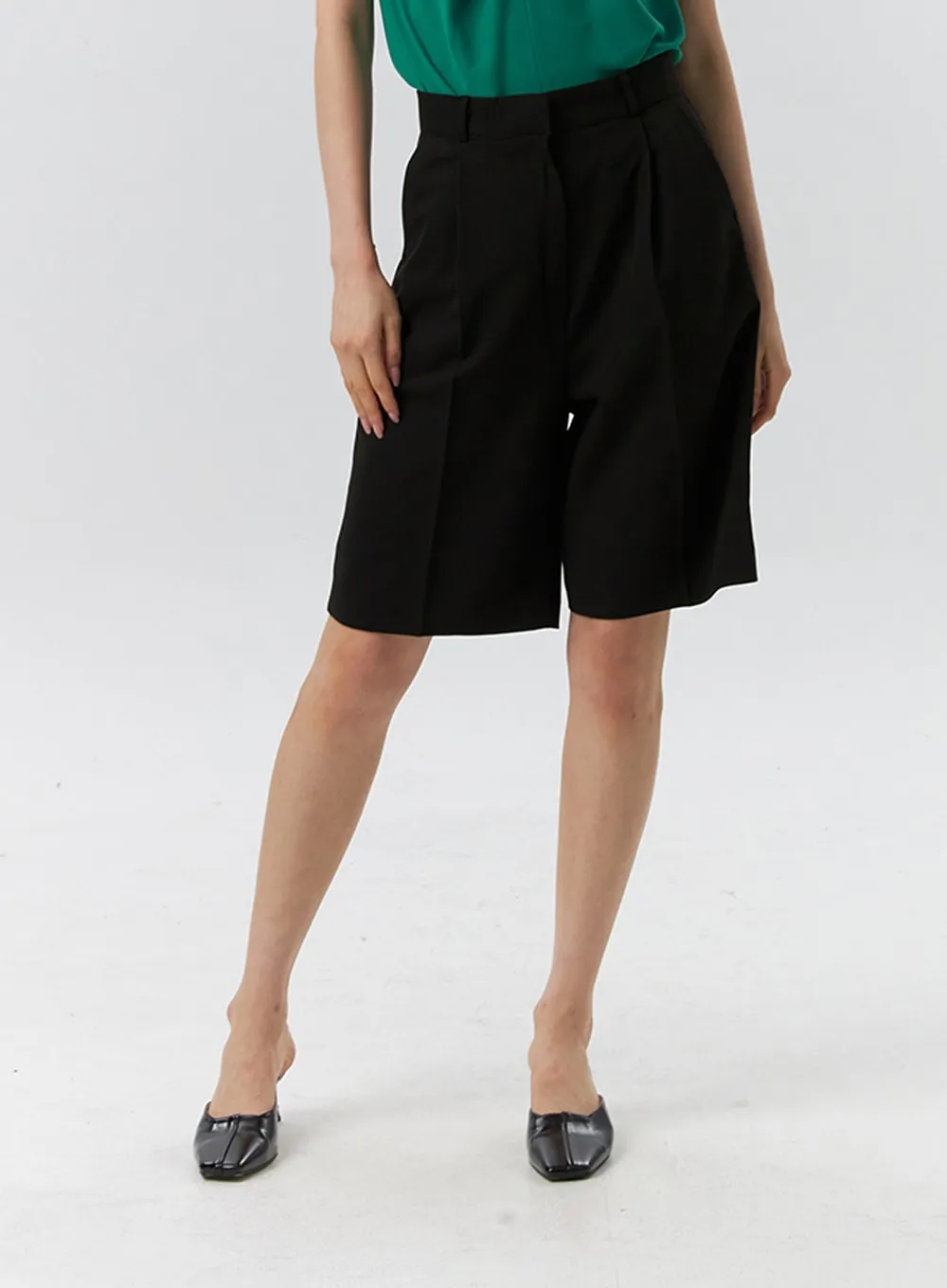 Tailored Bermuda Shorts IL326