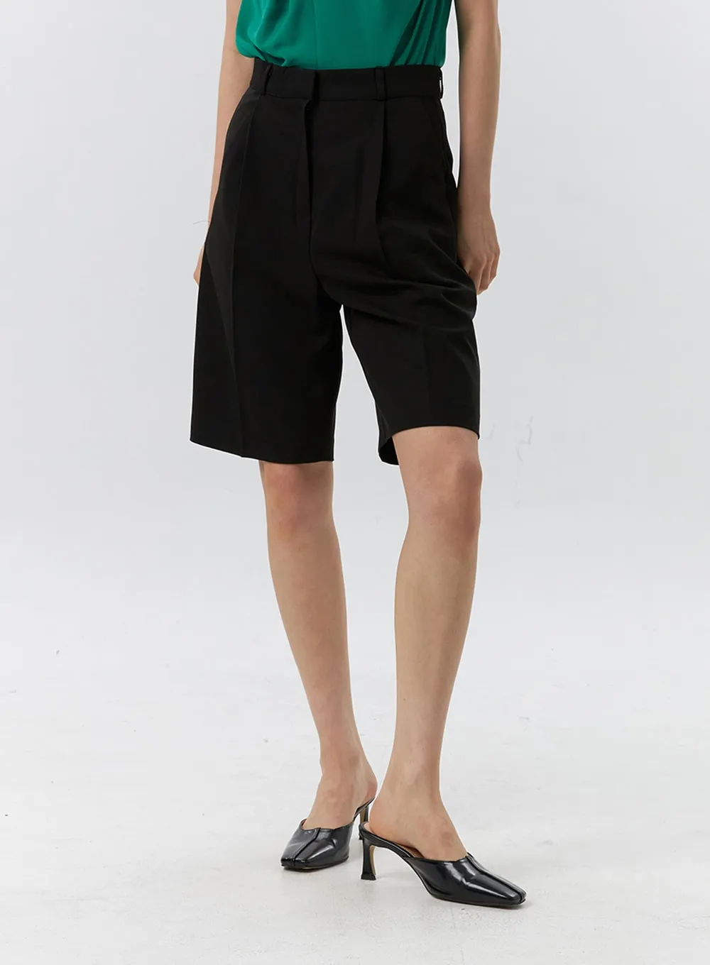 Tailored Bermuda Shorts IL326